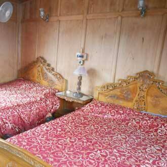 Young Sabeena Houseboat, Srinagar 2